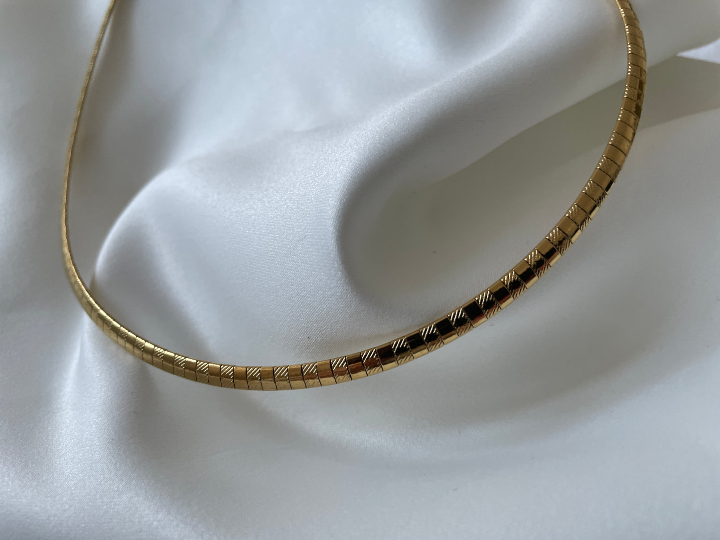 Isida Omega Necklace - 18K Gold Plated Stainless Steel