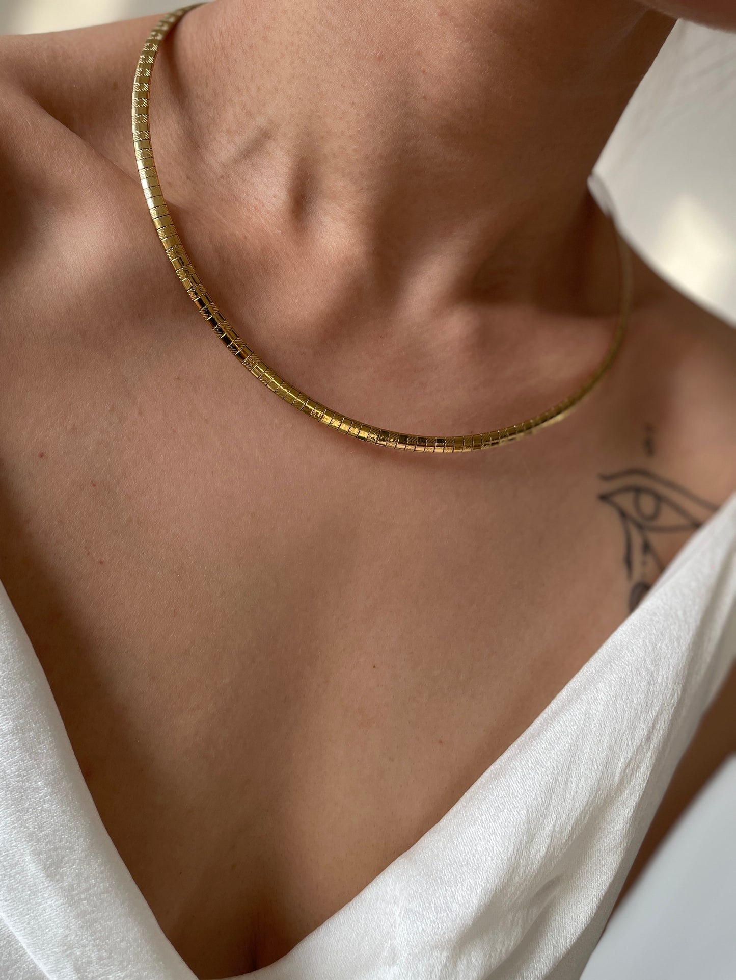 Isida Omega Necklace - 18K Gold Plated Stainless Steel
