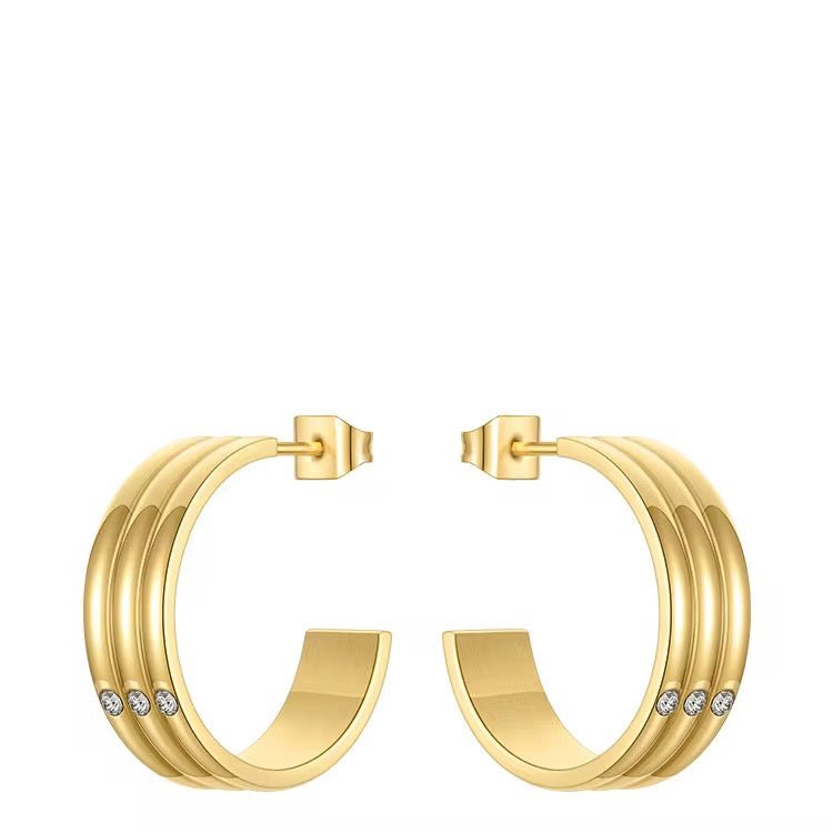 Sophia – Strukturierte Goldcreolen mit Zirkonia – 18K Vergoldet (20mm)