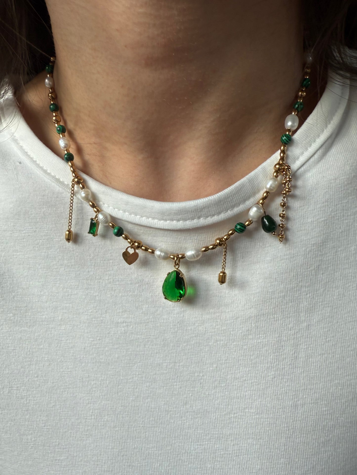 Élégance Jardin: Old Money Style Necklace with Natural Stones, Freshwater Pearls & Green Zircon