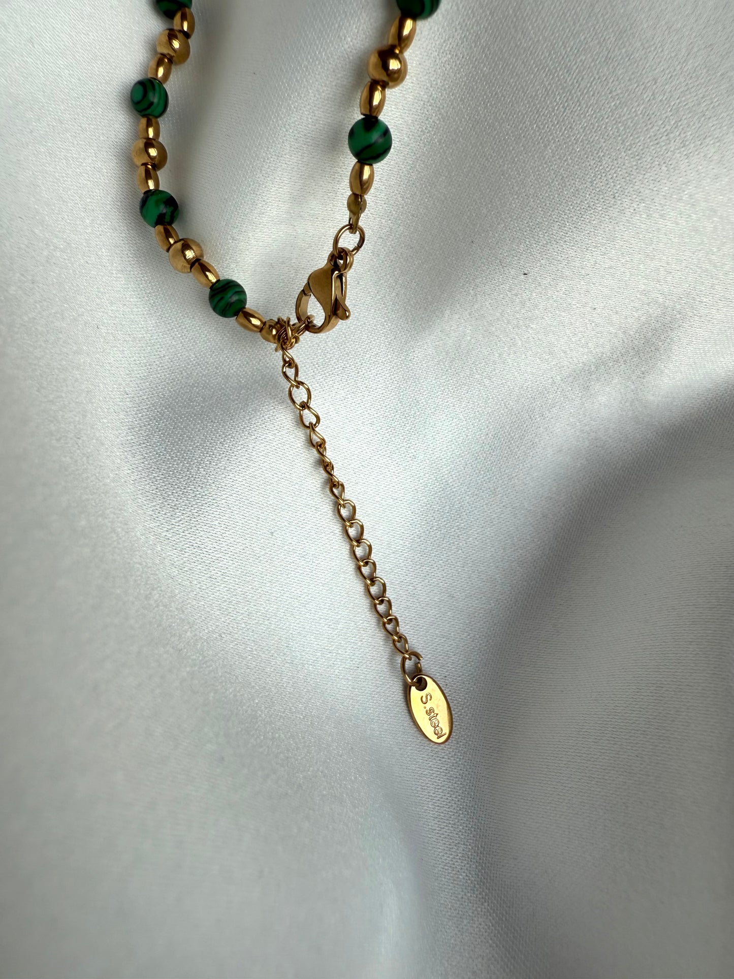 Élégance Jardin: Old Money Style Necklace with Natural Stones, Freshwater Pearls & Green Zircon